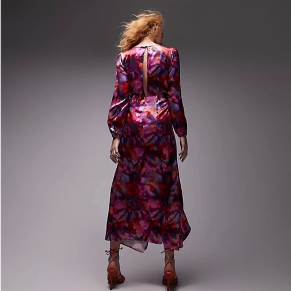 ASOS Topshop v-neck side rose print midi dress in bright pink - Picture 2 of 3